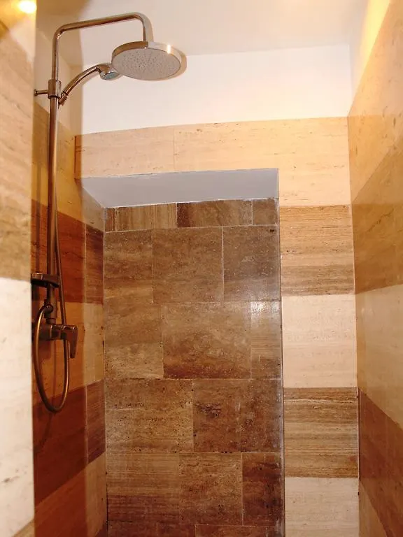 Hella Ibernesi 23 Fori Imperiali Inn, New Gestion! Rome 0*,